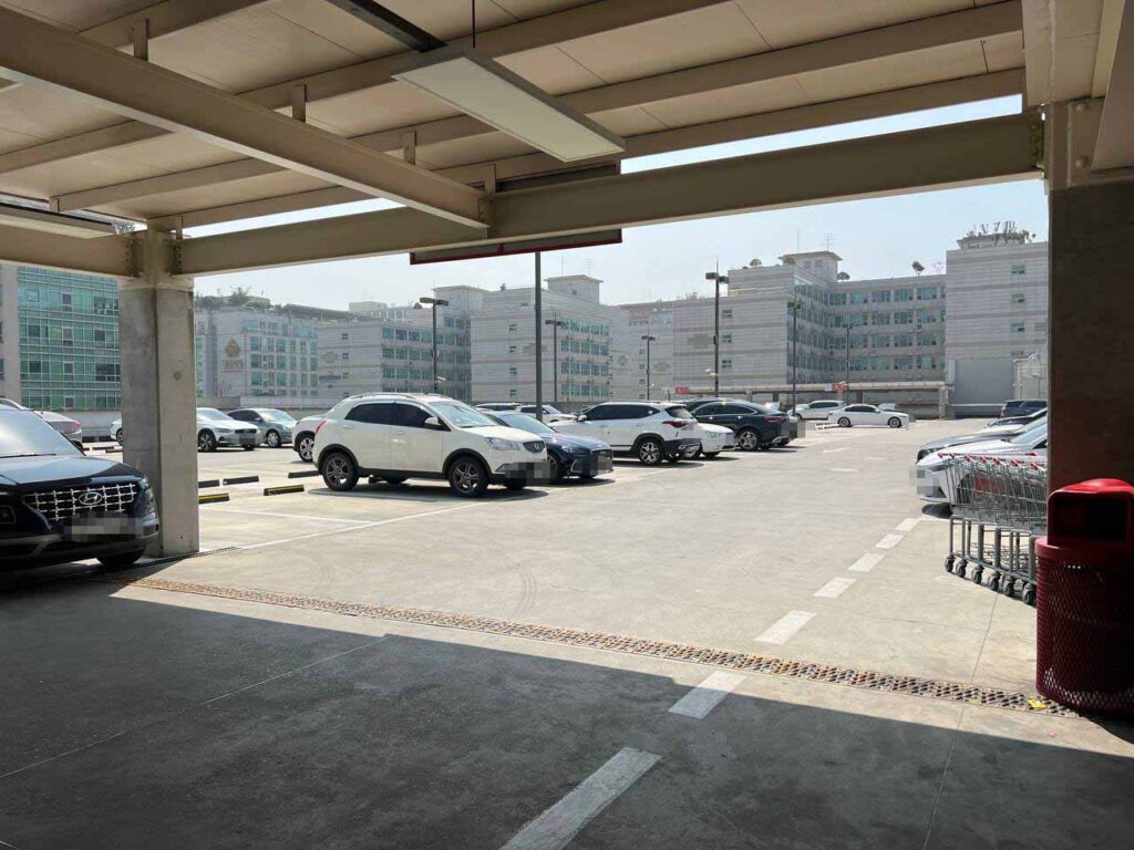 코스트코 일산점 내부주차장 옥상층