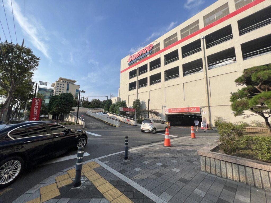 코스트코 대구점 주차장 진입로